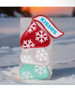 Loungefly Kisses Snowflake Wristlet Pouch - Red, White, Mint